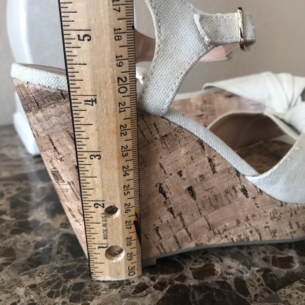 Linen Wedges - Picture 5 of 6